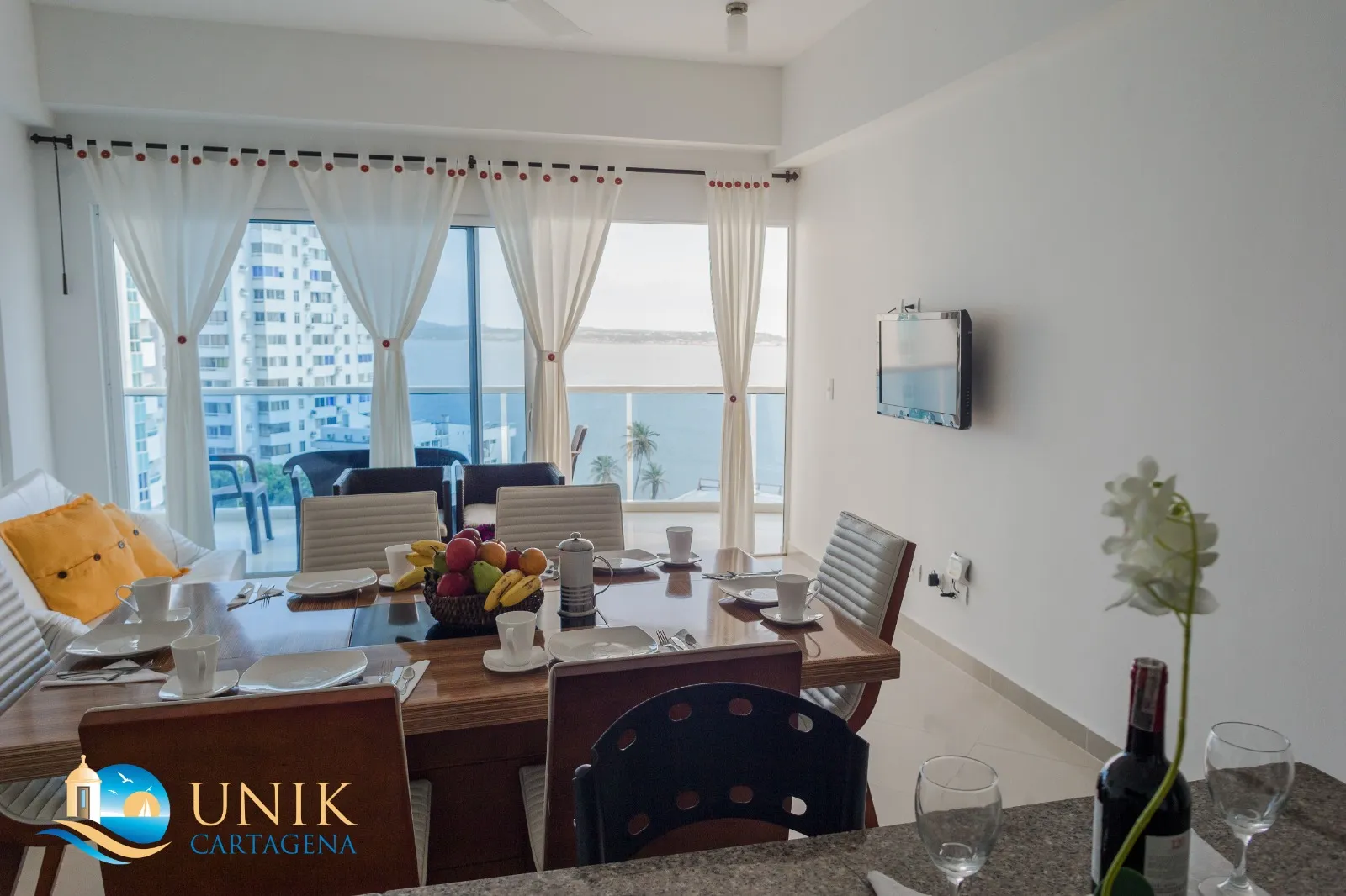 Comedor de seis puestos del apartamento de tres habitaciones familiar en Poseidón del Caribe barrio El Laguito Cartagena