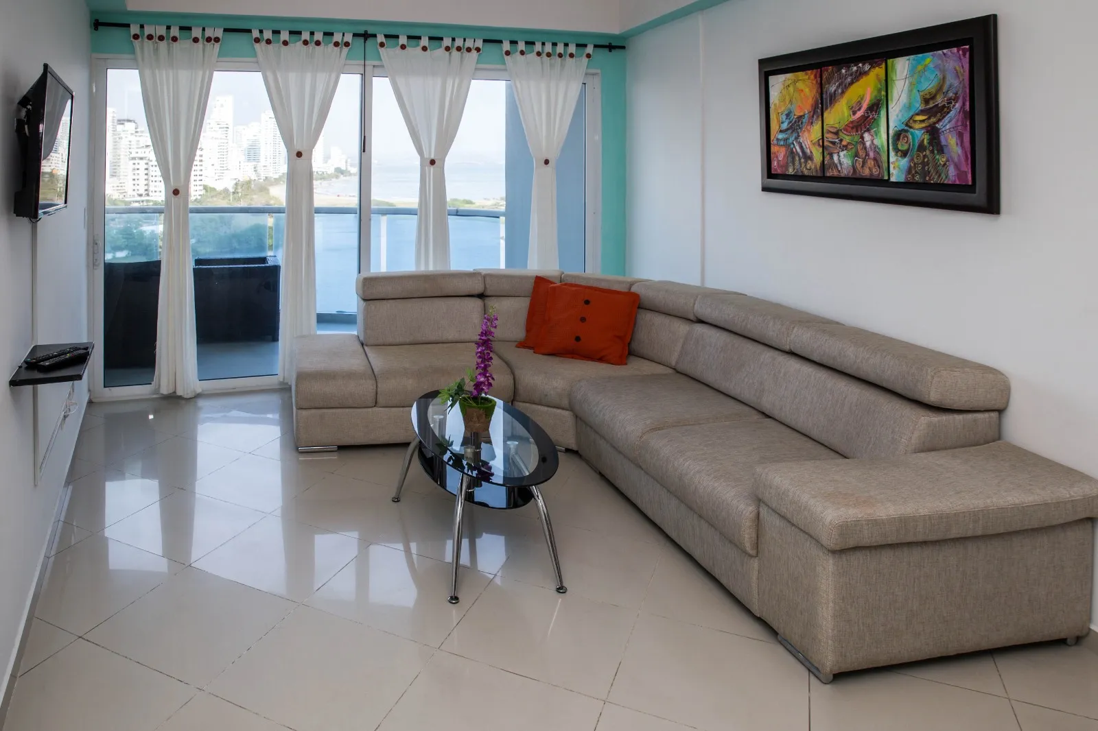 Sala Comedor con juego de muebles moderno en el mejor Alojamiento en Poseidón del Caribe Apartamento Vacacional Dos Alcobas 901