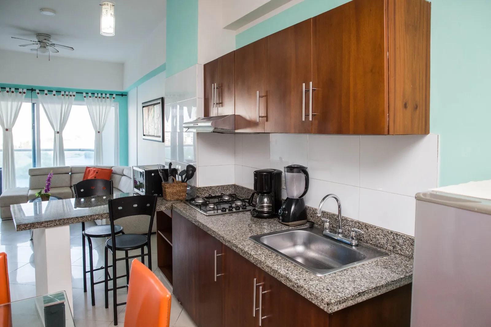 Cocina equipada con todo lo necesario en el mejor Alojamiento en Poseidón del Caribe Apartamento Vacacional Dos Alcobas 901