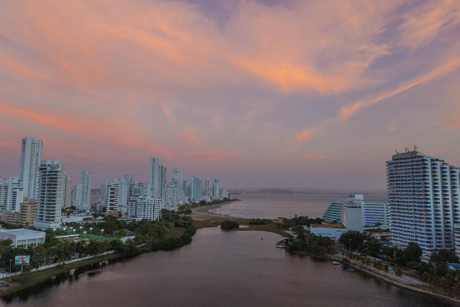 Vista de un amanecer en el mejor Alojamiento en Poseidón del Caribe Apartamento Vacacional Dos Alcobas 901