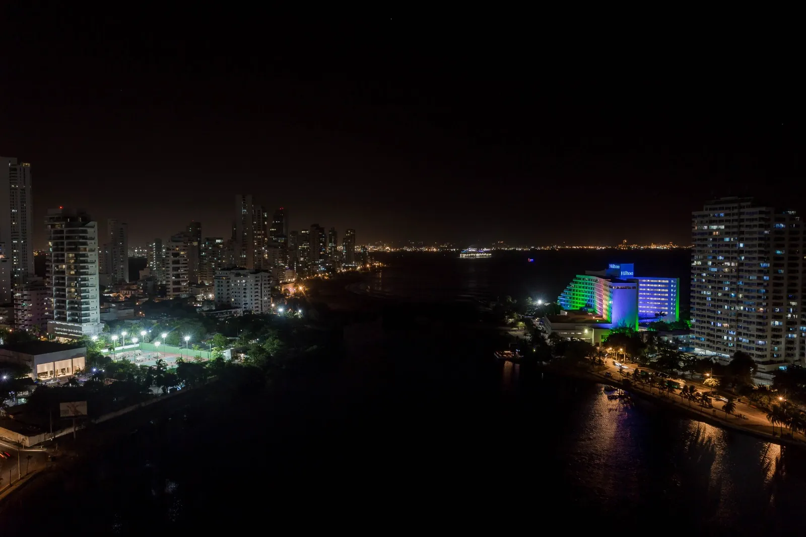 Vista del anochecer en el mejor Alojamiento en Poseidón del Caribe Apartamento Vacacional Dos Alcobas 901