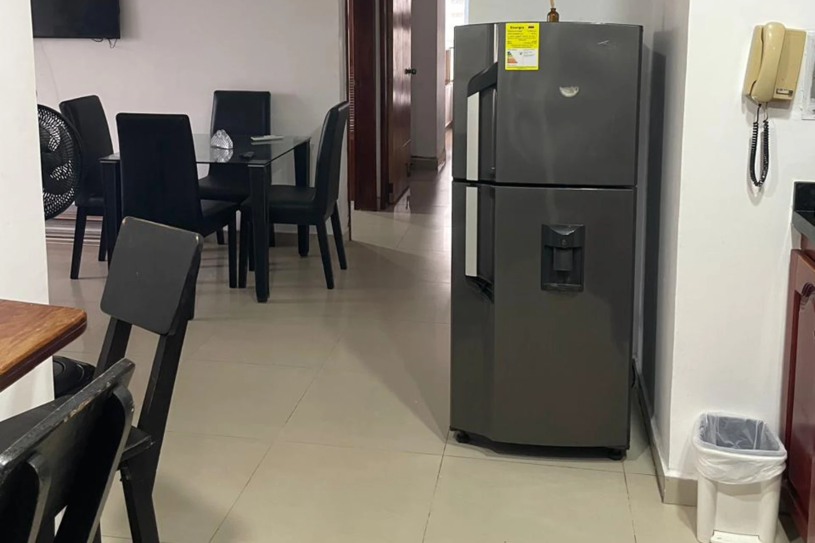 Vista parcial de la cocina en la mejor suite dos alcobas Cartagena Escape Plaza, Apartamento 901AM en Bocagrande