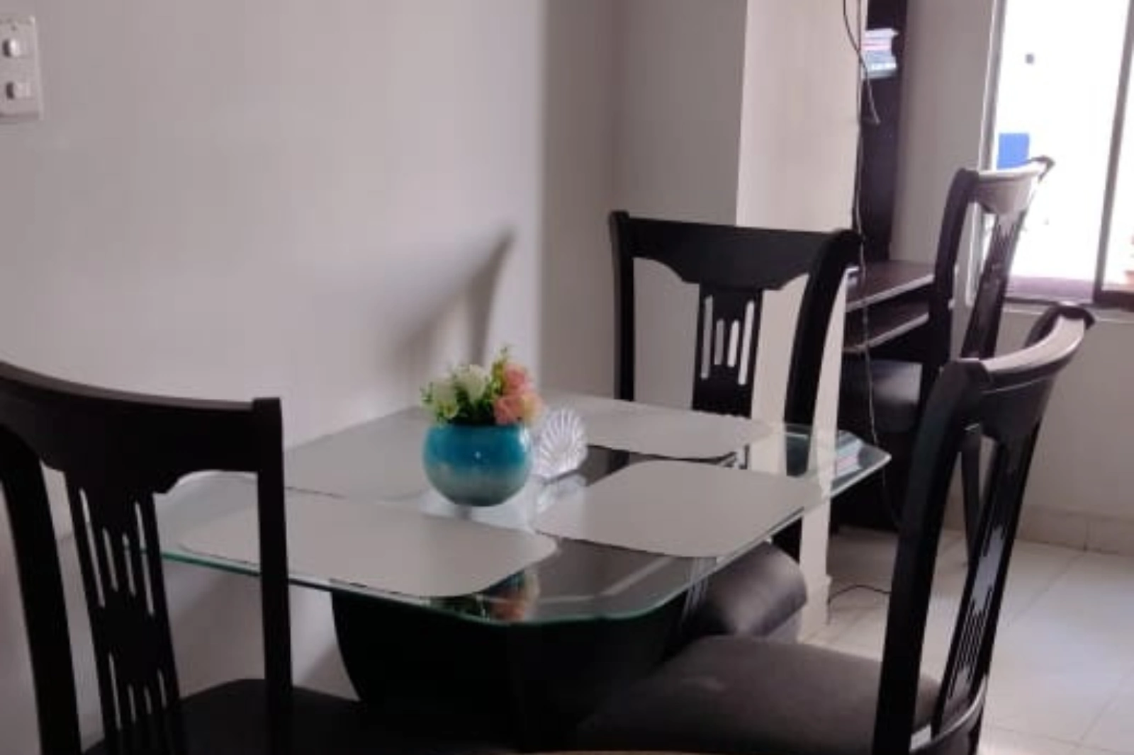 Comedor moderno de 4 puestos en madera del Apartamento Moderno en Cartagena Escape Plaza 401AM en Bocagrande