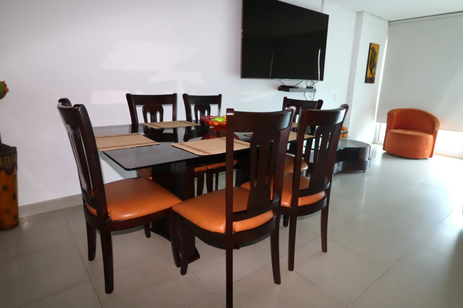 Comedor de 6 puestos para toda su familia en el Apartamento 2 Alcobas Edificio Torres del Lago 701B