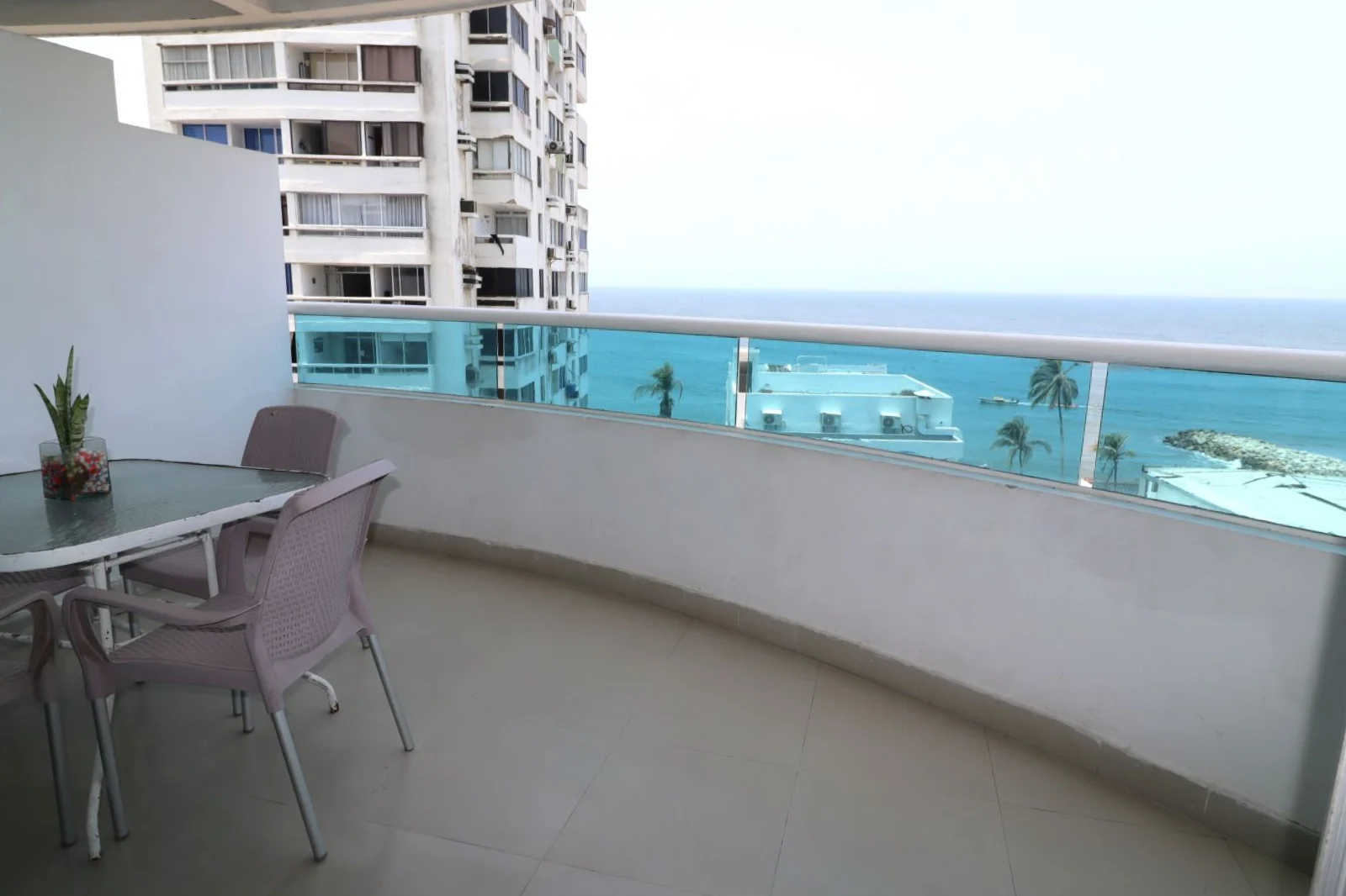 Blacon con vista al mar en el Apartamento 2 Alcobas Edificio Torres del Lago 701B