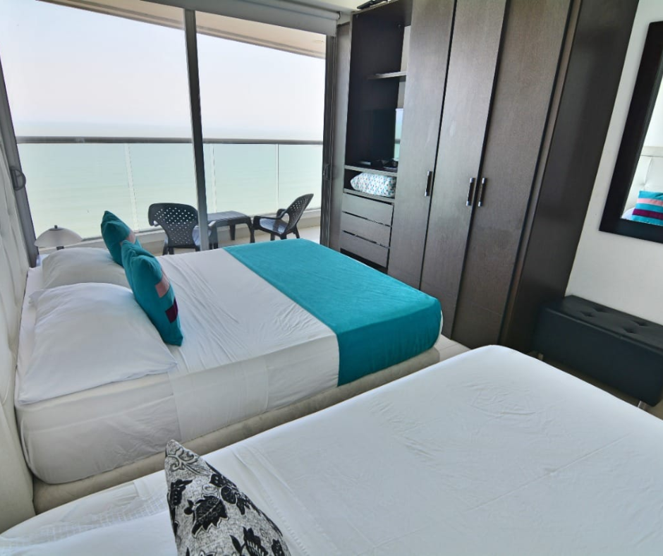 Disfruta de esta maravillosa vista al mar desde la alcoba principal del apartamento 2502 edificio Palmetto Eliptic