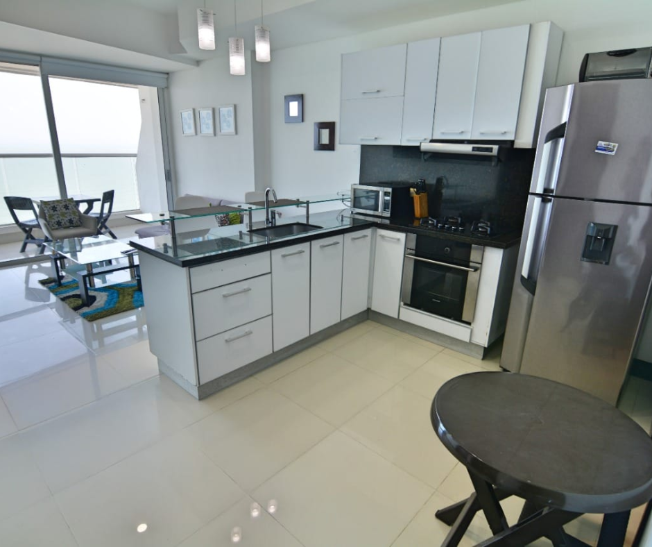 Vista general de la cocina Palmetto Eliptic 1 Habitación: Confort y Diseño en Bocagrande