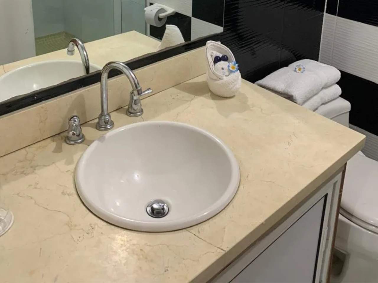 Baño principal del apartamento 1607 edificio Poseidón del Caribe con jacuzzi