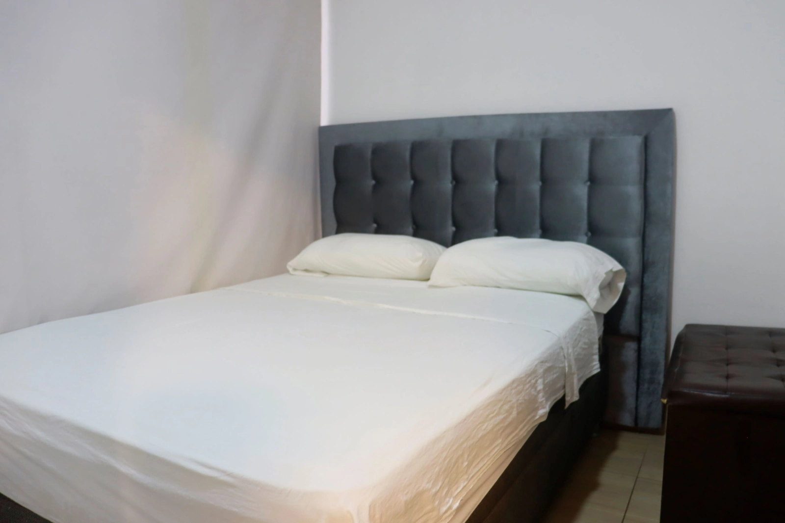 Alcoba Auxiliar con cama doble matrimonial unidad 602AT apartamento dos alcobas Cartagena Escape Plaza