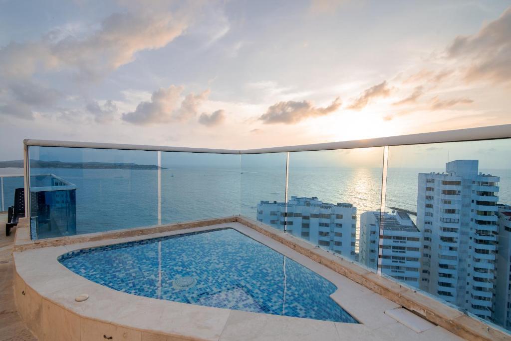 Jacuzzi privado del apartamento tipo PENTHOUSE Edificio Poseidón del Caribe, Barrio El Laguito Cartagena