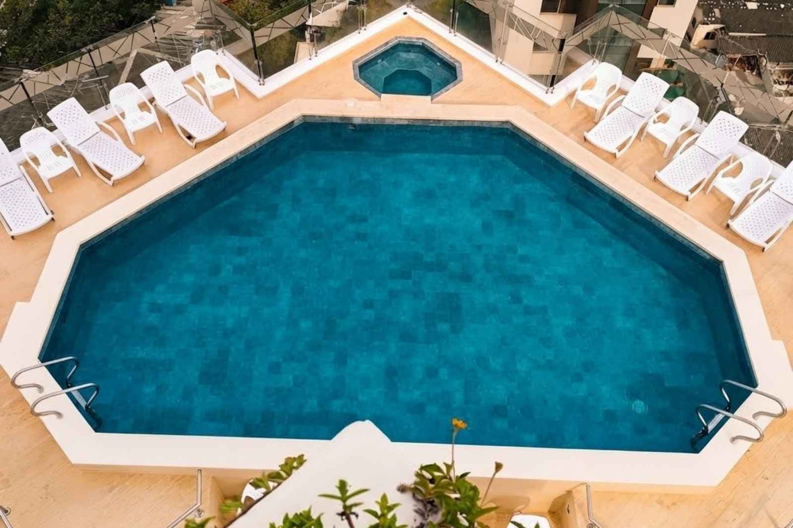 Nueva piscina del edificio Cartagena Escape Plaza en la avenida San Martín Cartagena
