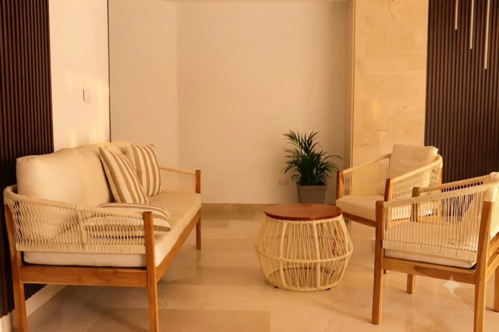 Sala de Recibo del Edificio Cartagena Escape Plaza, luego de pasar la recepción