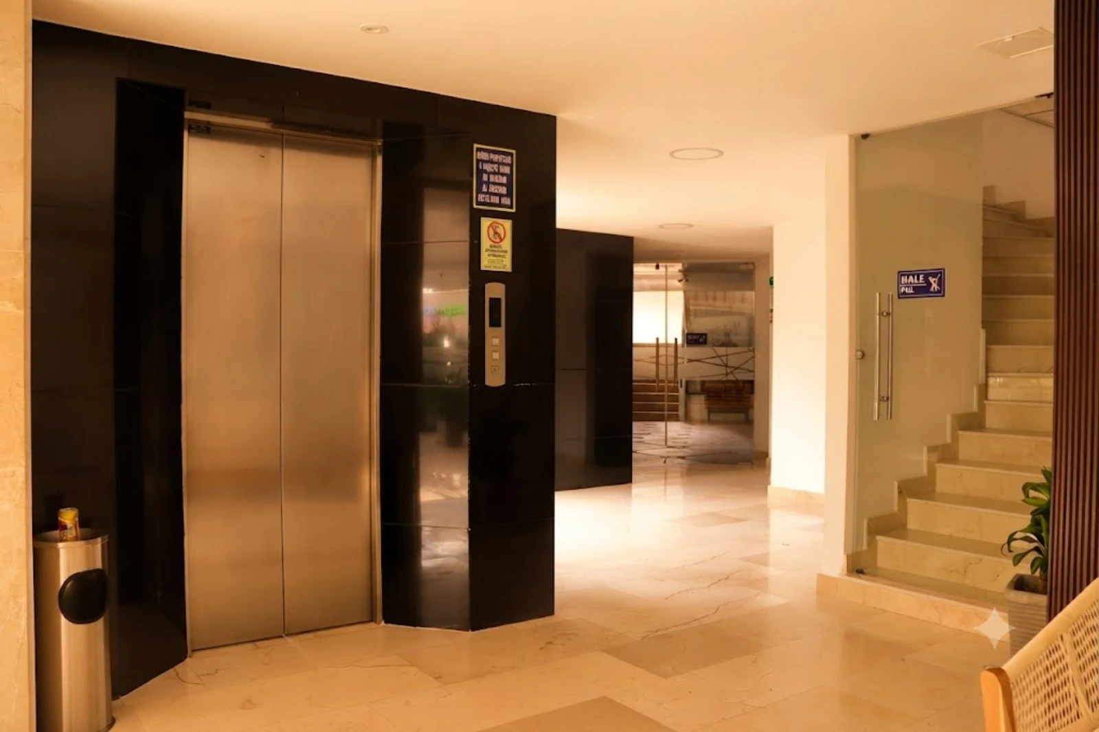 Ascensores del edificio Cartagena Escape Plaza