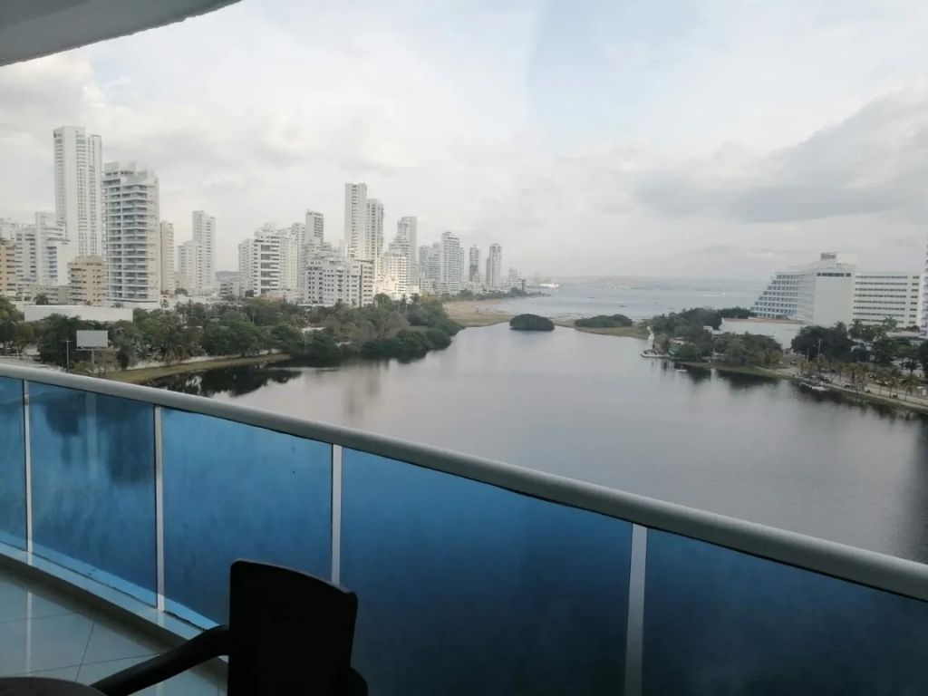 Balcón con vista al mar y al Laguito del Hospedaje Poseidón del Caribe Apartamento 803 Tres Alcobas El Laguito