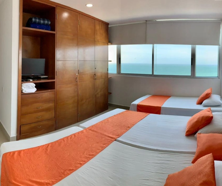 Habitación Auxiliar con closets del apartamento vacacional 1003 Andrea para un verdadero descanso frente al caribe