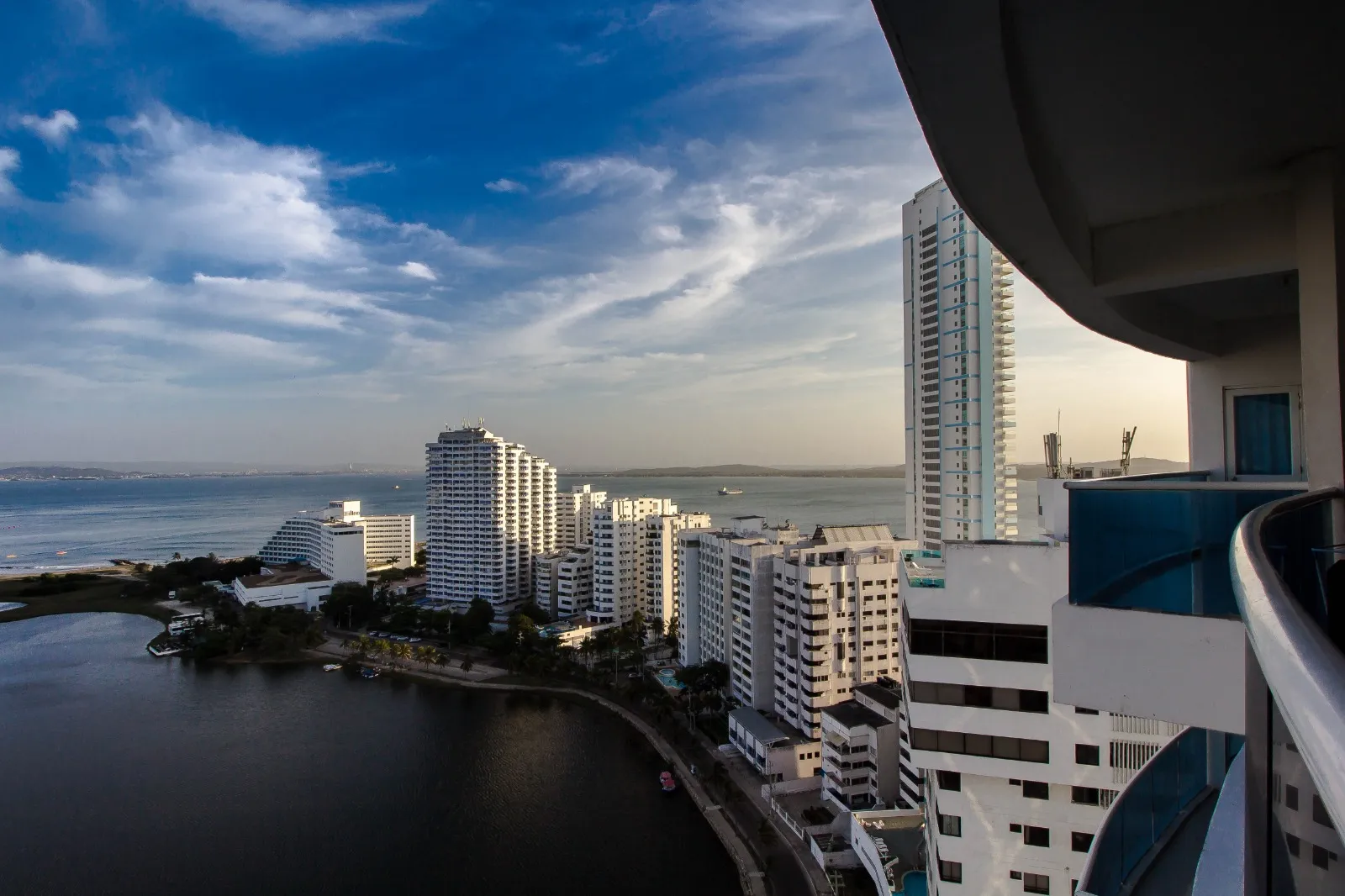 Vista desde el balcón del Apartamento 1801 tu mejor estancia Poseidón del Caribe en el barrio El Laguito