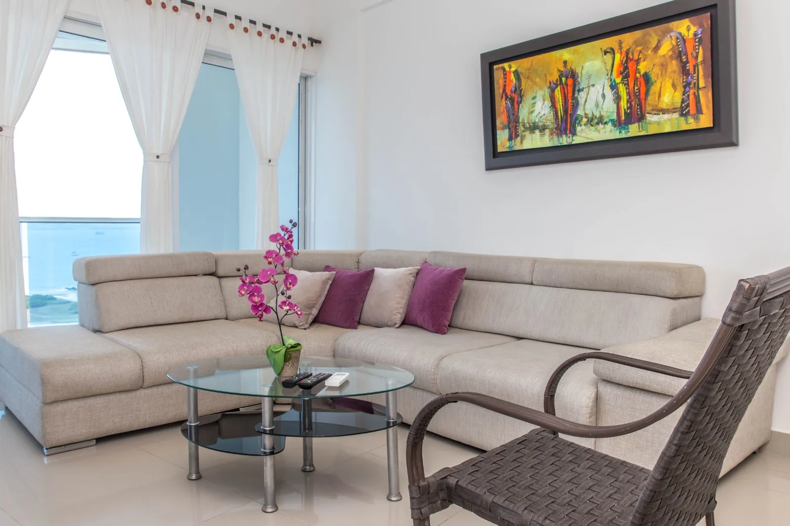 Esquina de sala para disfrutar en familia del Apartamento 1801 tu mejor estancia Poseidón del Caribe en el barrio El Laguito