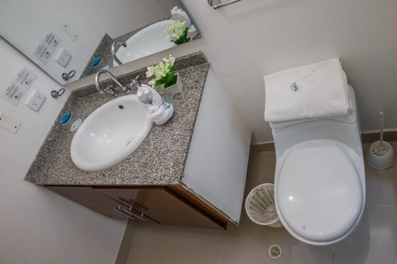 baño de la alcpba principal del Apartamento 1801 tu mejor estancia Poseidón del Caribe en el barrio El Laguito