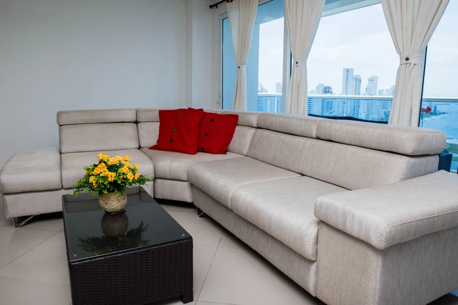 Esquina de la sala para disfrutar en familia. Reserva Poseidón del Caribe Apartamento 2003 Dos Alcobas El Laguito Cartagena