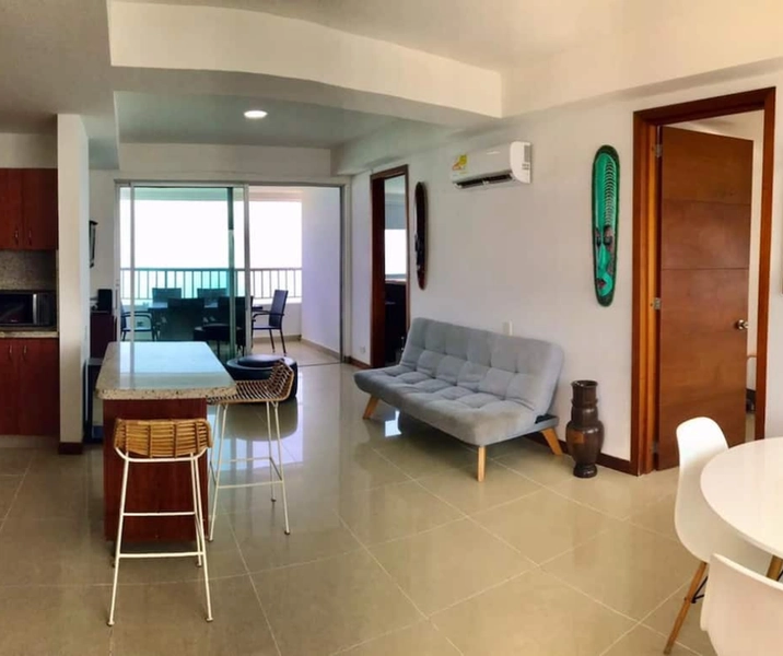 Sala Comedor con salida al balcón penthouse del piso 37 en el Edificio Palmetto Cartagena