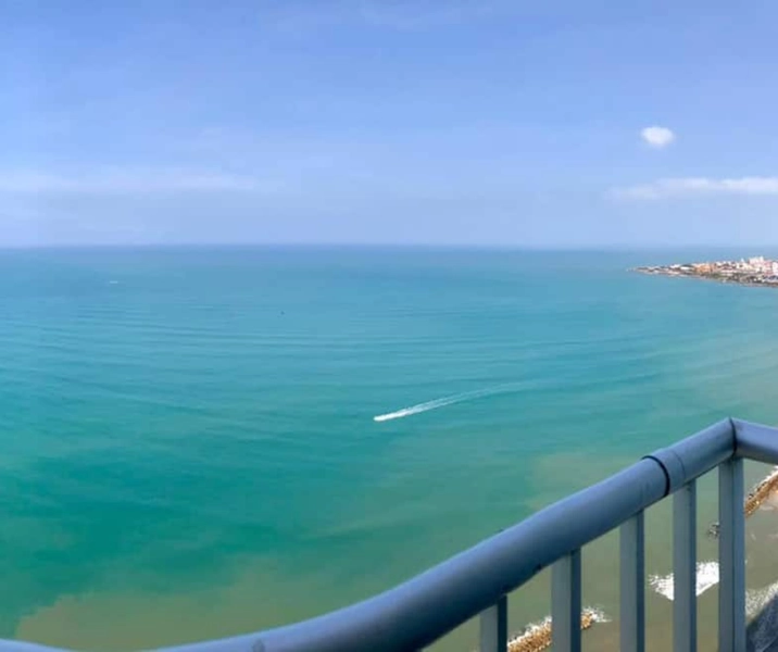 Imagina navegando desde este balcón de crucero en el Penthouse en Palmetto Cartagena