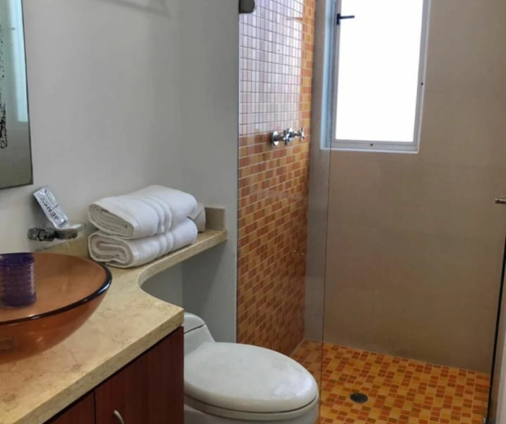 Segundo baño de la habitacion dos del penthouse del piso 37 en el Edificio Palmetto Cartagena