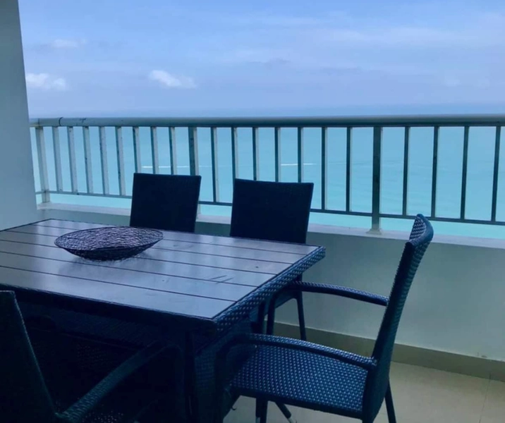 Balcón con las mas espectacular vista al mar. Disfruta el Penthouse en Palmetto Cartagena 3701