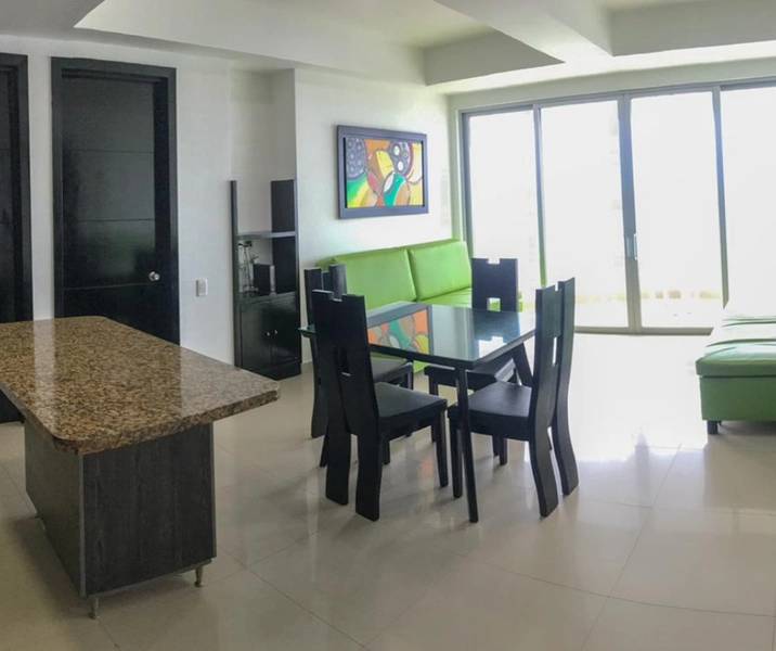 Comedor de 4 puestos del apartamento 1502 del Edificio Palmetto CArtagena el mejor alojamiento en Bocagrande