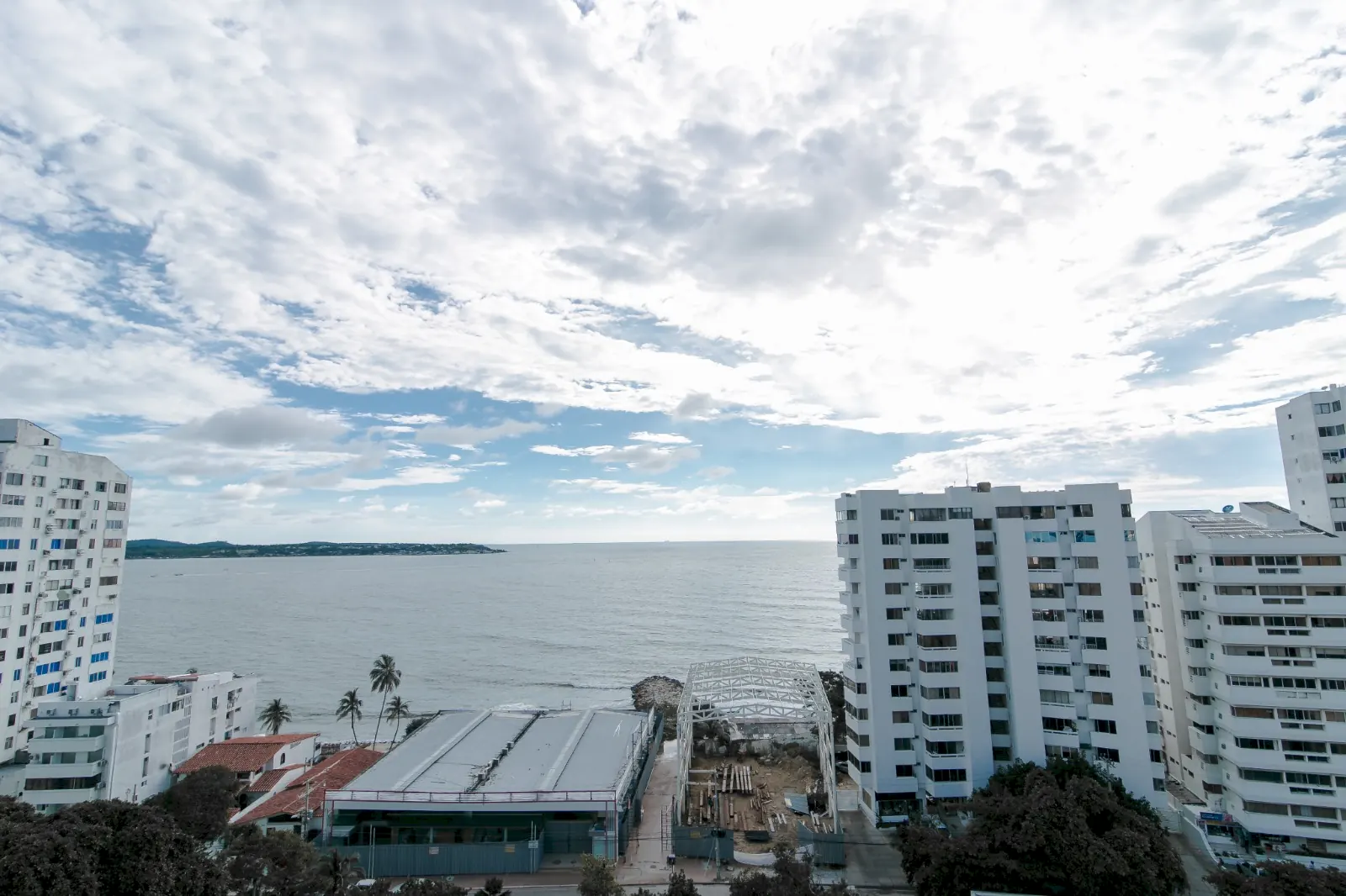 Vista del mar Caribe desde el balcón del apartamento. Disfruta Vacaciones Poseidón del Caribe Apartamento 706 Tres Alcobas El Laguito Cartagena
