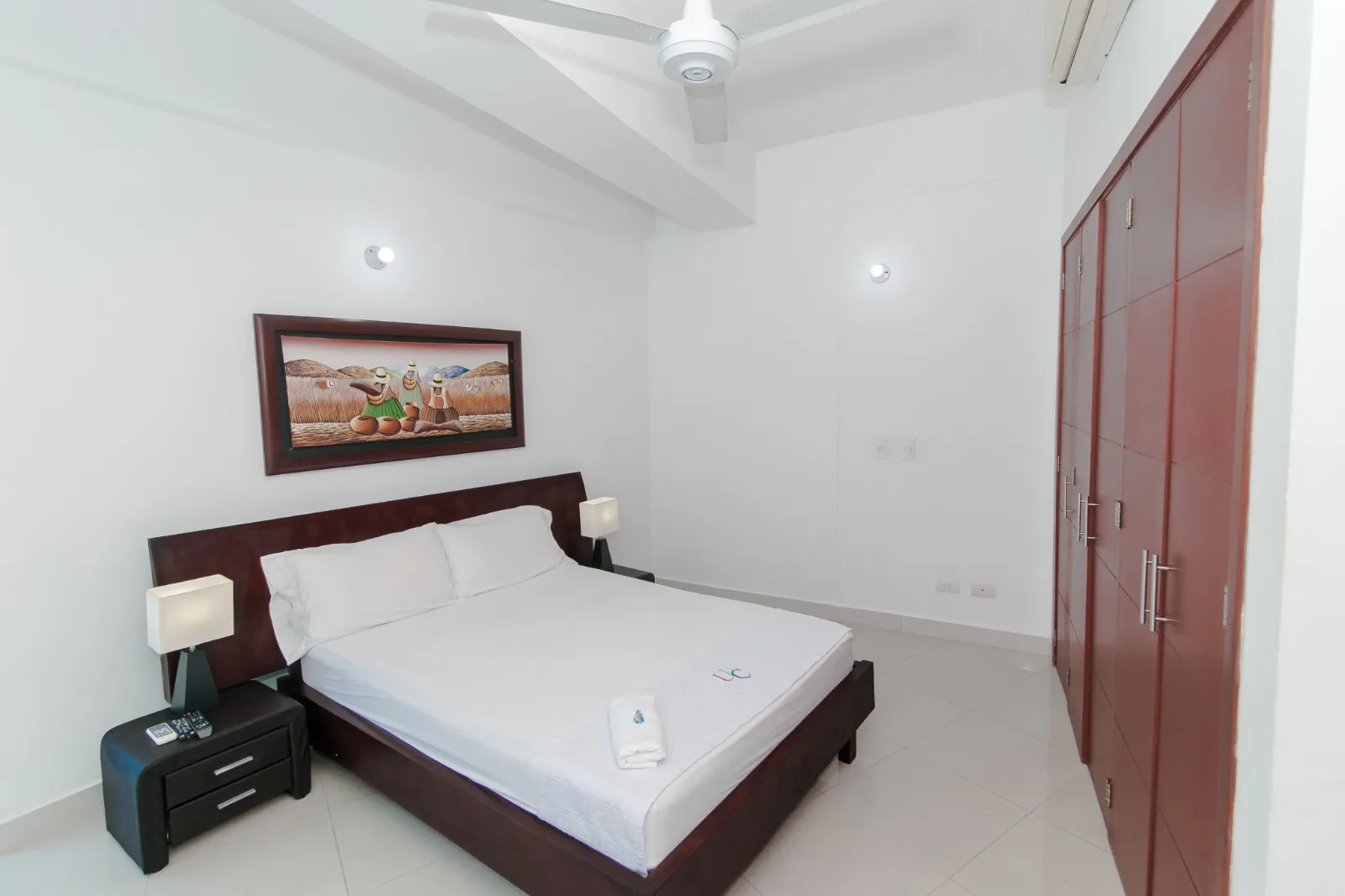 Alcoba Principal con cama doble matrimonial en el Penthouse Poseidón del Caribe Apartamento Vacacional 804 Barrio El Laguito Cartagena