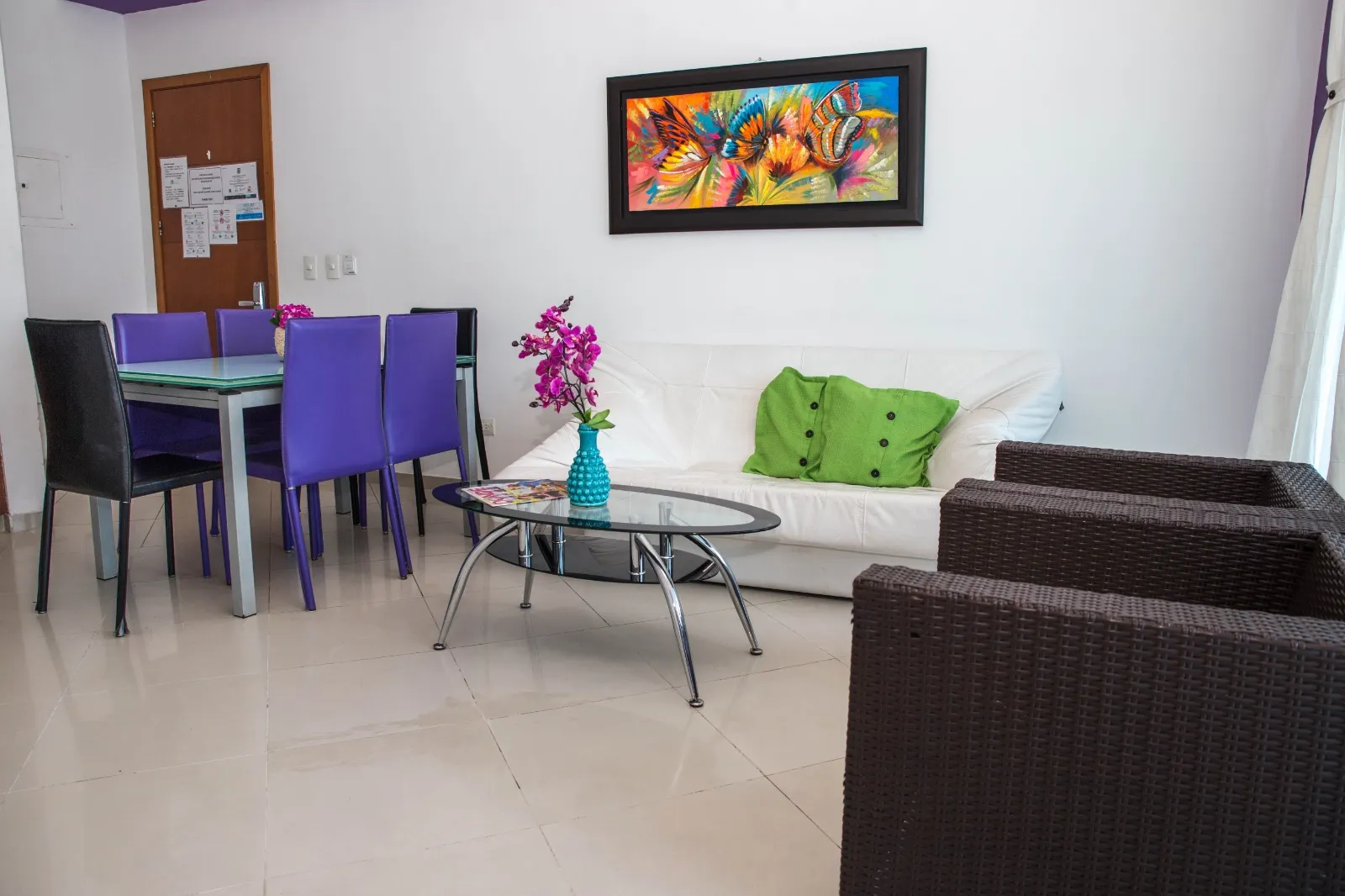 SAla Comedor del apartamento en el piso 9 del edificio Poseidón del Caribe Cartagena Airbnb 907, barrio El Laguito