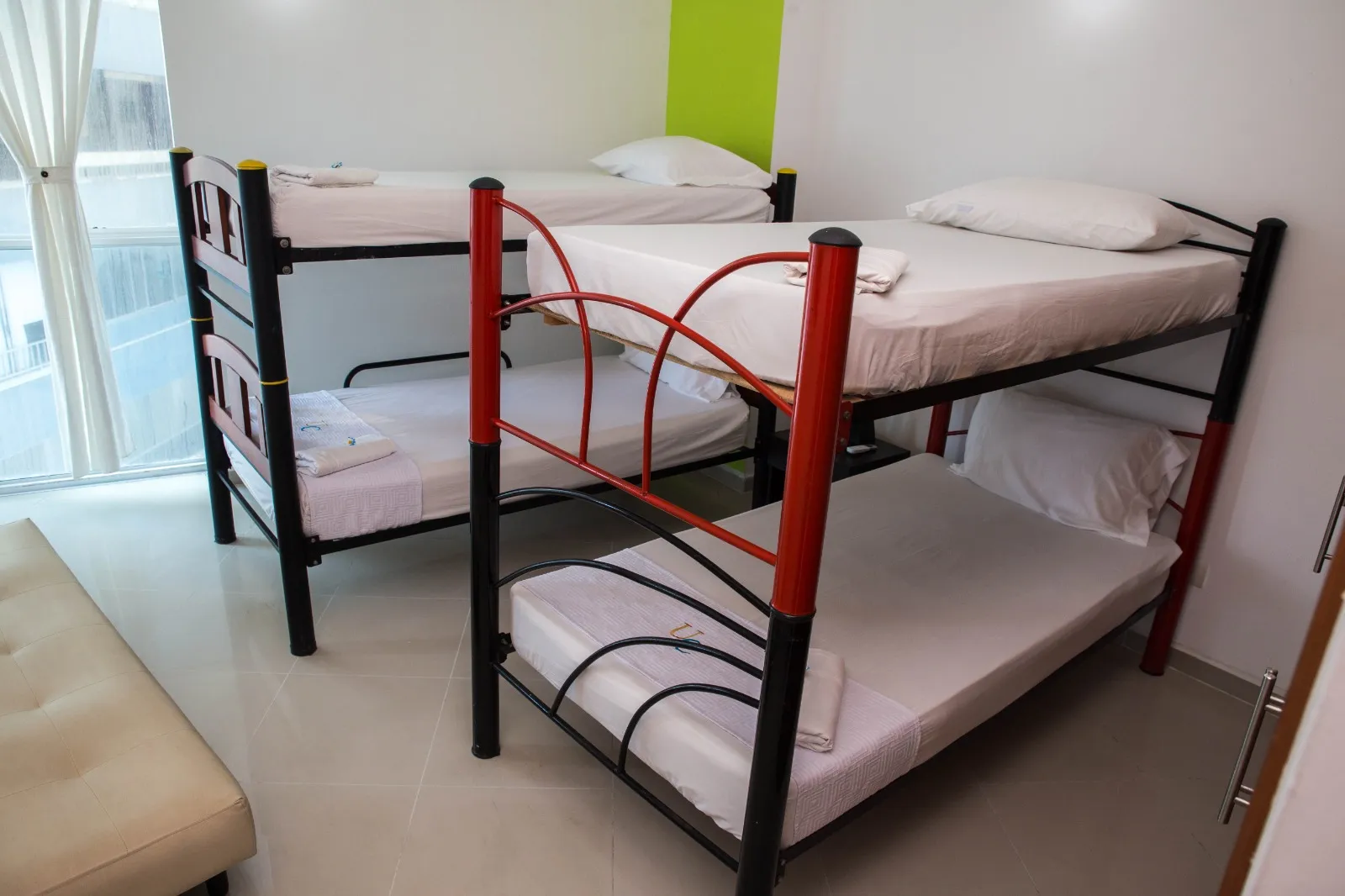 Alcoba Auxiliar en el piso 9 del edificio Poseidón del Caribe Cartagena Airbnb 907, barrio El Laguito