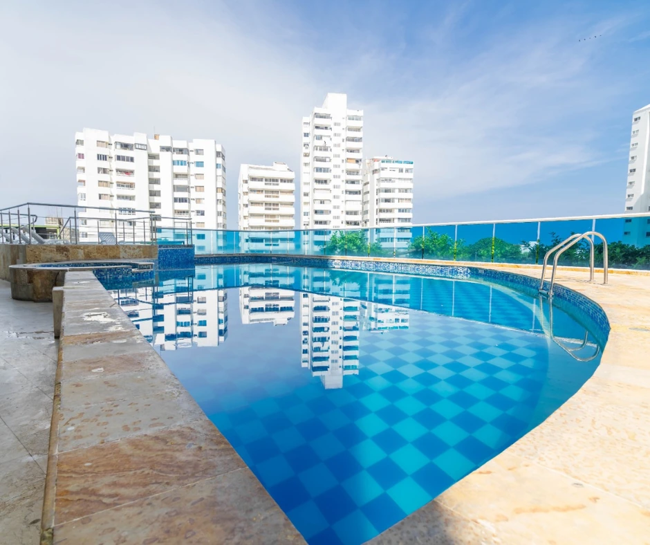 Piscina del Edificio Poseidón del Caribe, Sector El Laguito
