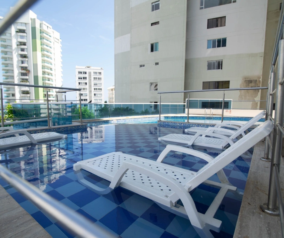 Descanse y relájate en la piscina del Edificio Poseidón del Caribe, Sector El Laguito