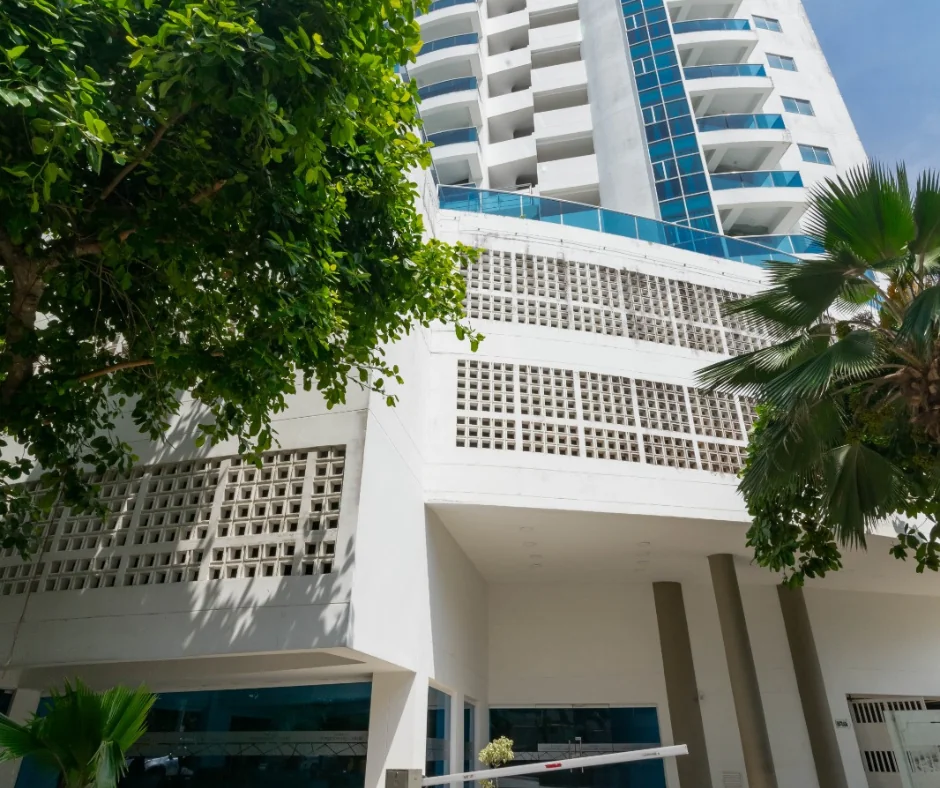 Entrada Principal del Edificio Poseidón del Caribe, Sector El Laguito