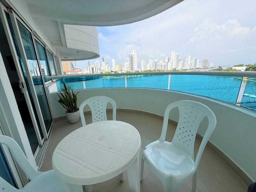 Blacon del Apartamento Una Alcoba Laguito Edificio Torres del Lago unidad 404a. observe la vista esepctacular sobre el laguito