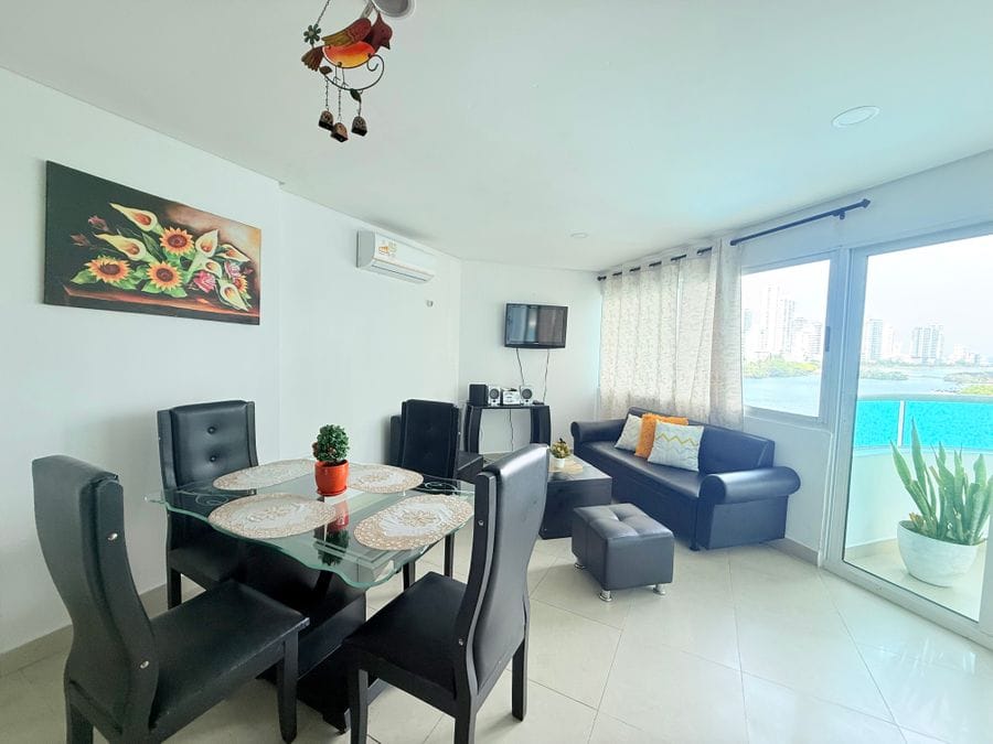 SAla comedor del Apartamento Una Alcoba Laguito Edificio Torres del Lago unidad 404a
